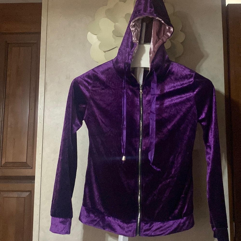 Xiranmel Velvet hoodie (Dea)